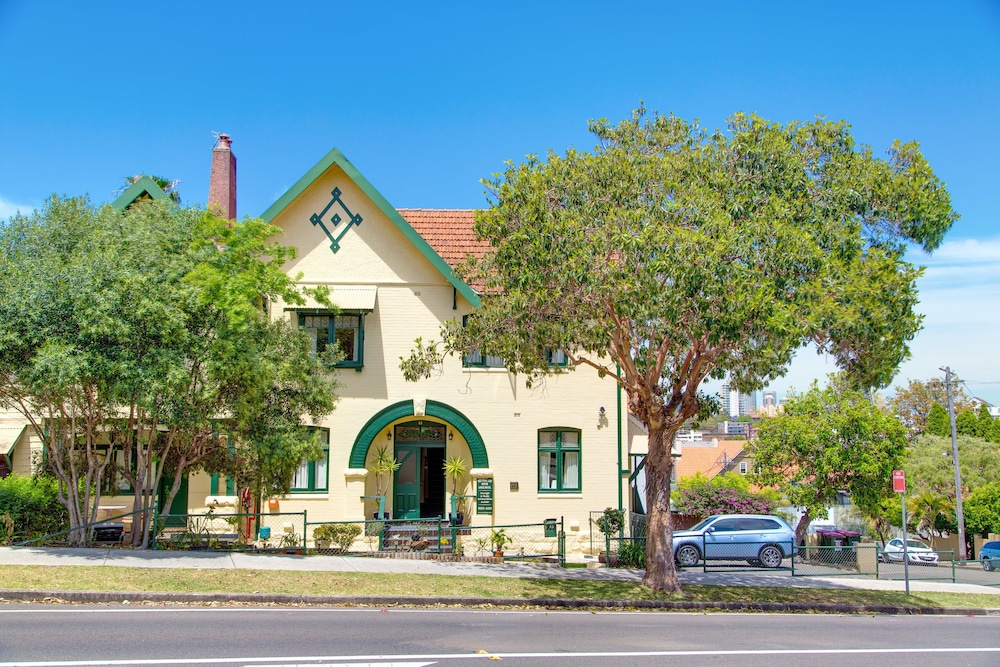 Neutral Bay Lodge