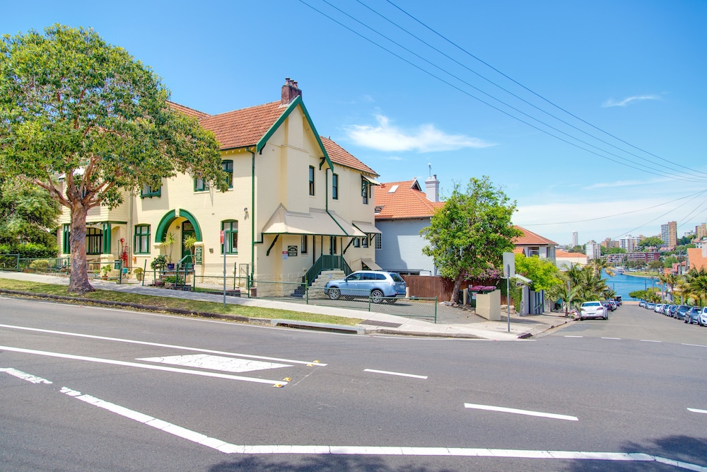 Neutral Bay Lodge