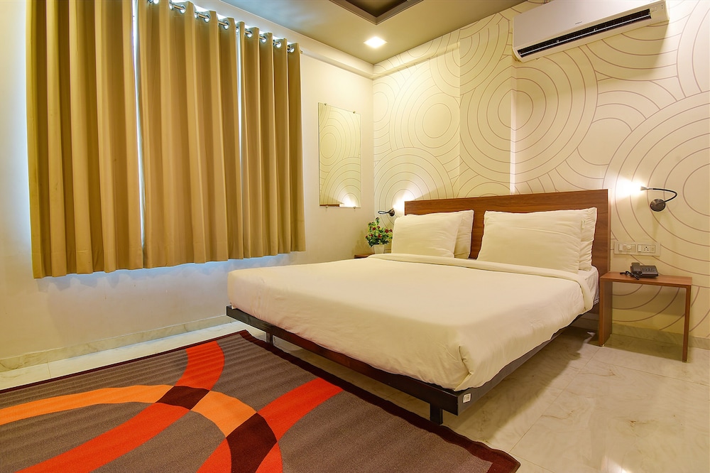 FabHotel Manomay Homes