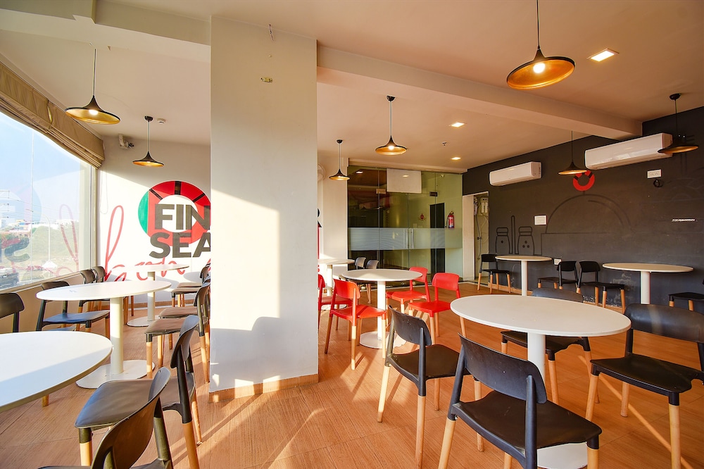 FabHotel Manomay Homes