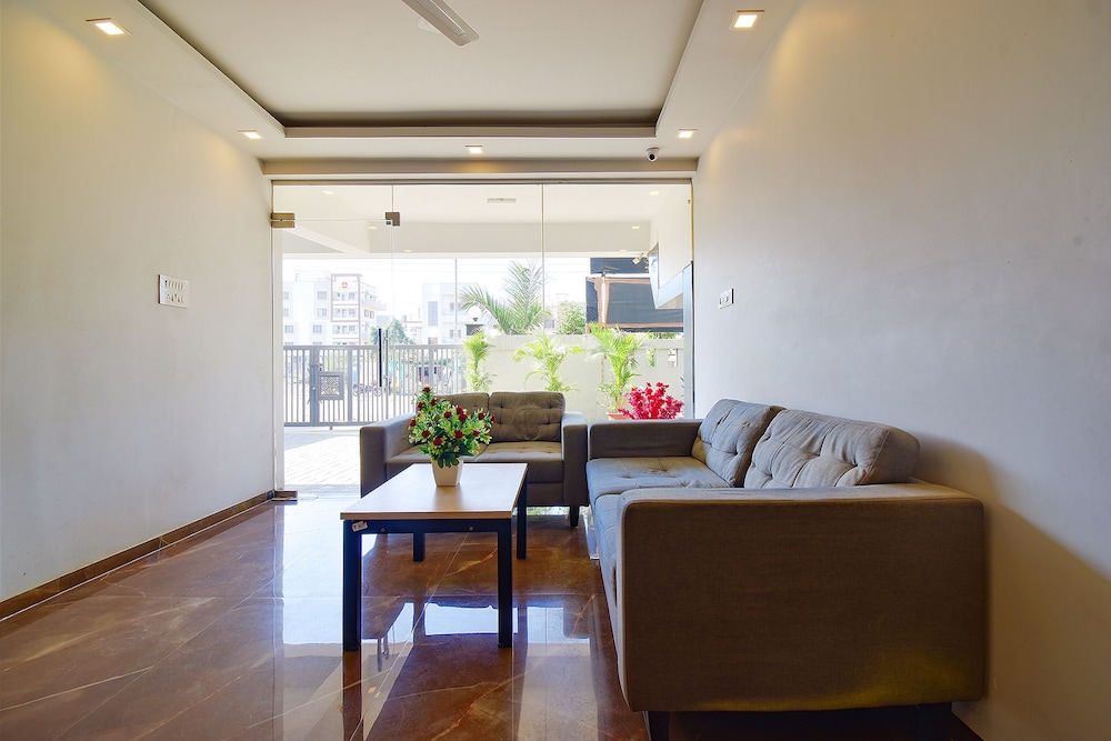 FabHotel Manomay Homes
