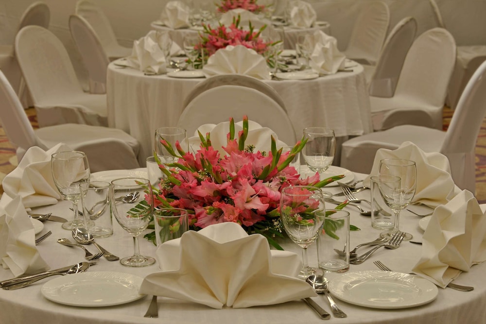 RK Sarovar Portico