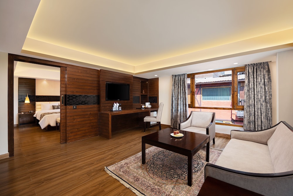 RK Sarovar Portico