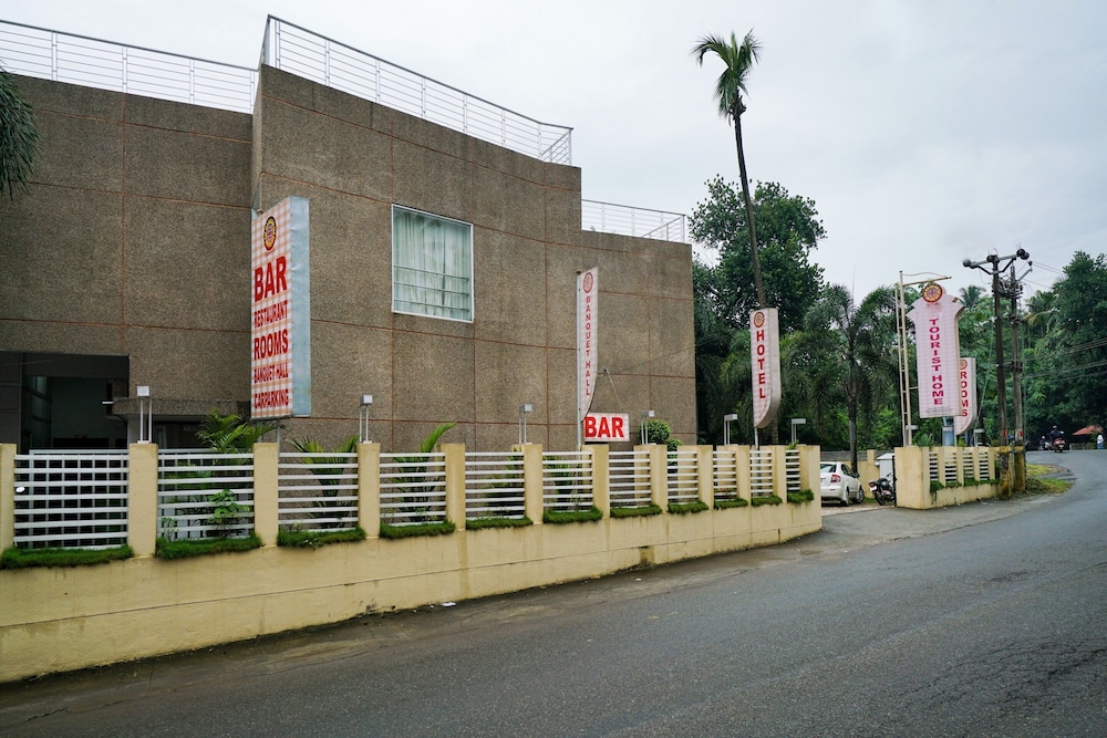 OYO 15754 Mookkannoor Tourist Home