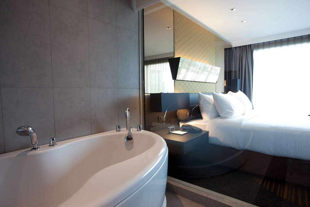 Golden Tulip Mandison Suites
