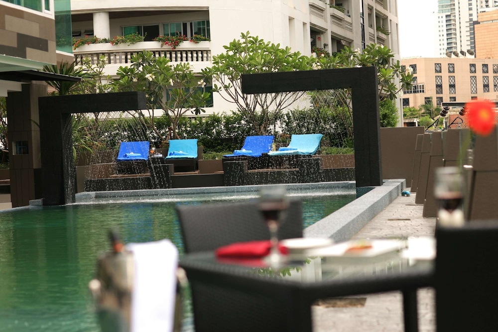Golden Tulip Mandison Suites