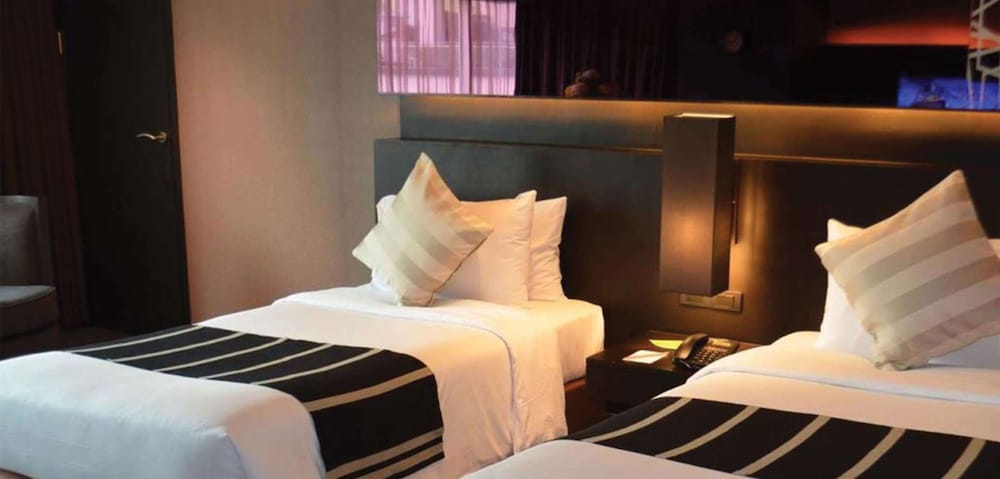 Golden Tulip Mandison Suites
