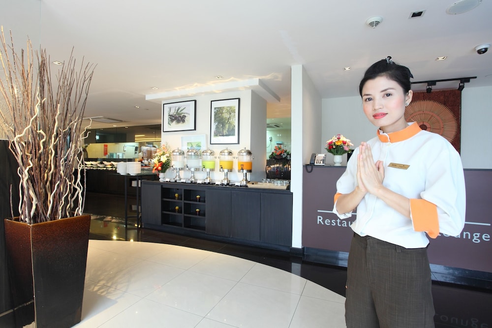 Golden Tulip Mandison Suites
