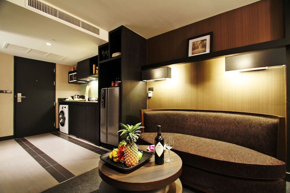 Golden Tulip Mandison Suites