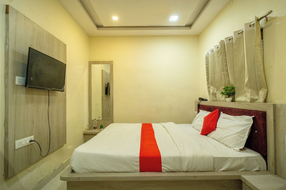 Majestic Hotel And Restro