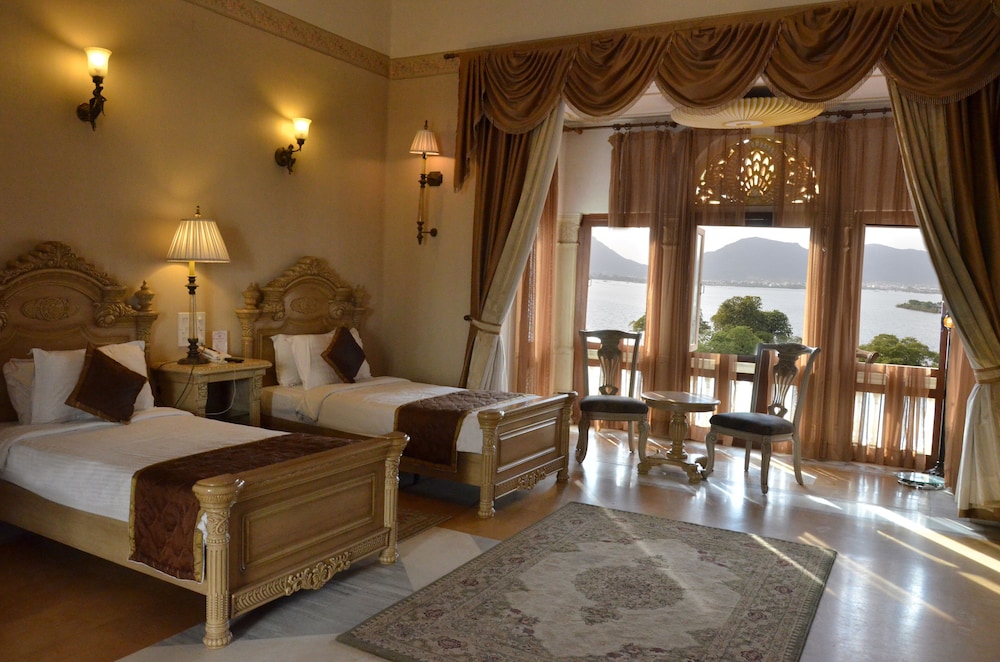 Resort By The Ana Sagar Lake