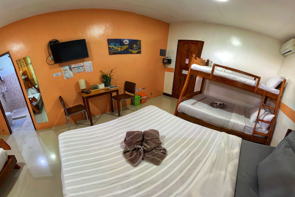 White Summerville Tourist Inn