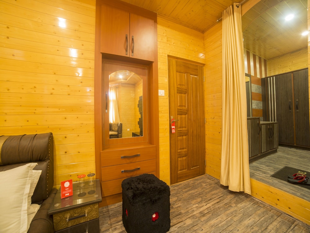 OYO 5582 Master Residency