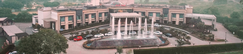 City Park Resort Near Yashobhoomi
