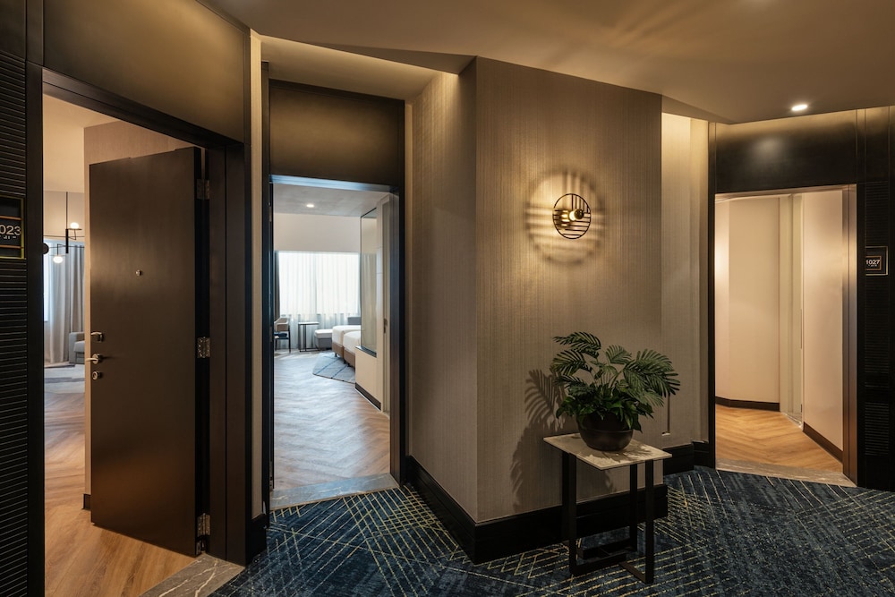 Sheraton Mall of the Emirates Hotel, Dubai