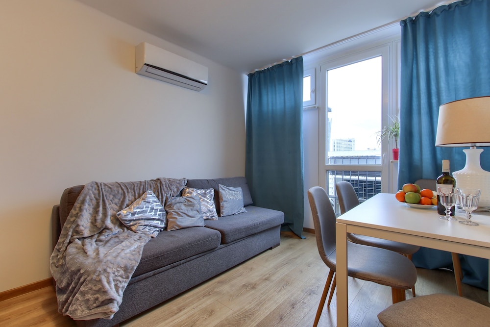 UNIT Warszawa Centrum Room by Metro Rondo ONZ