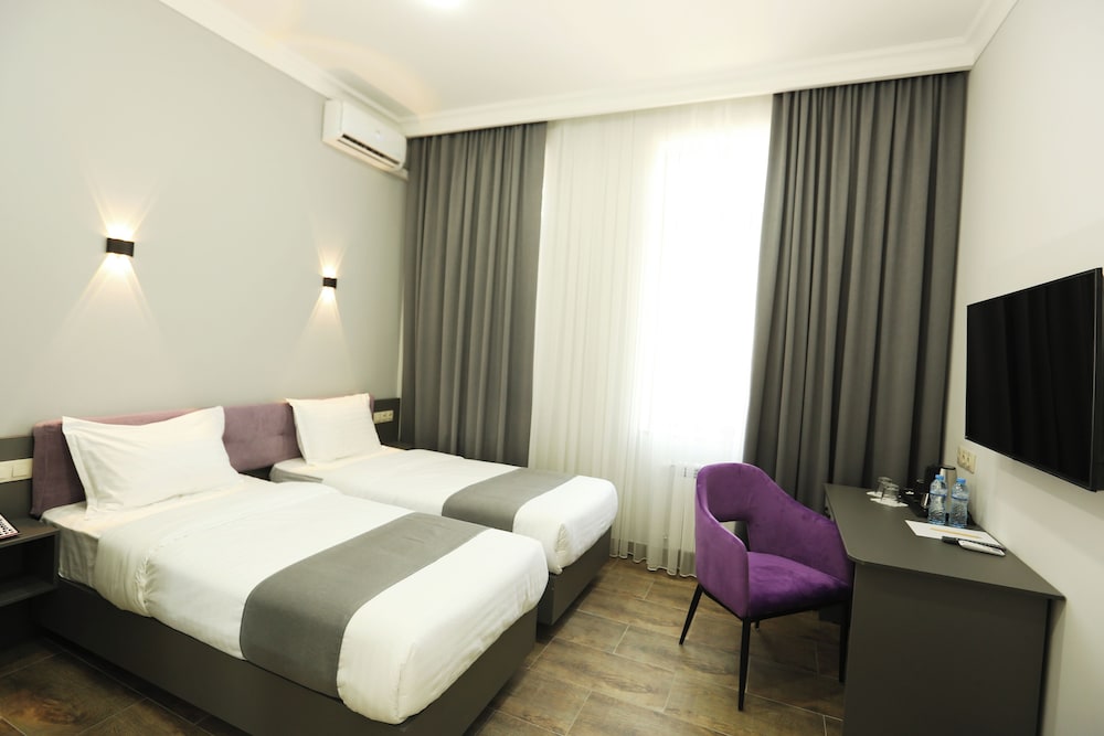Parklane Hotel