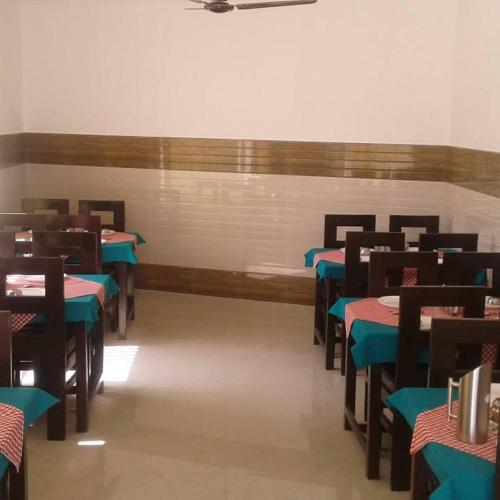 Hotel Adarsh Palace