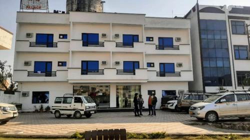 Hotel Adarsh Palace