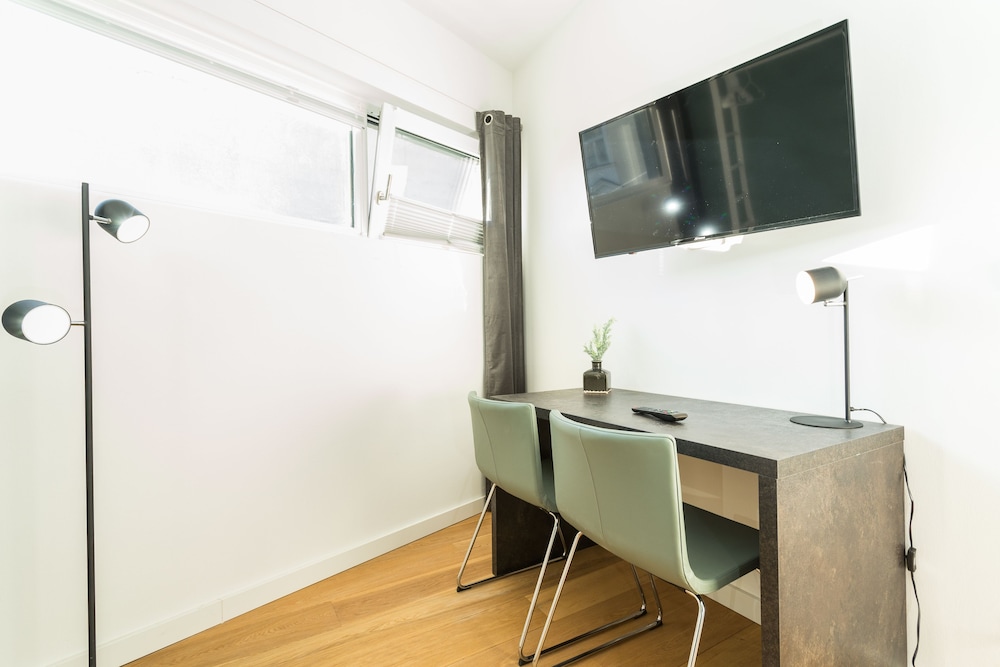 Room 4 & 5 Apartments