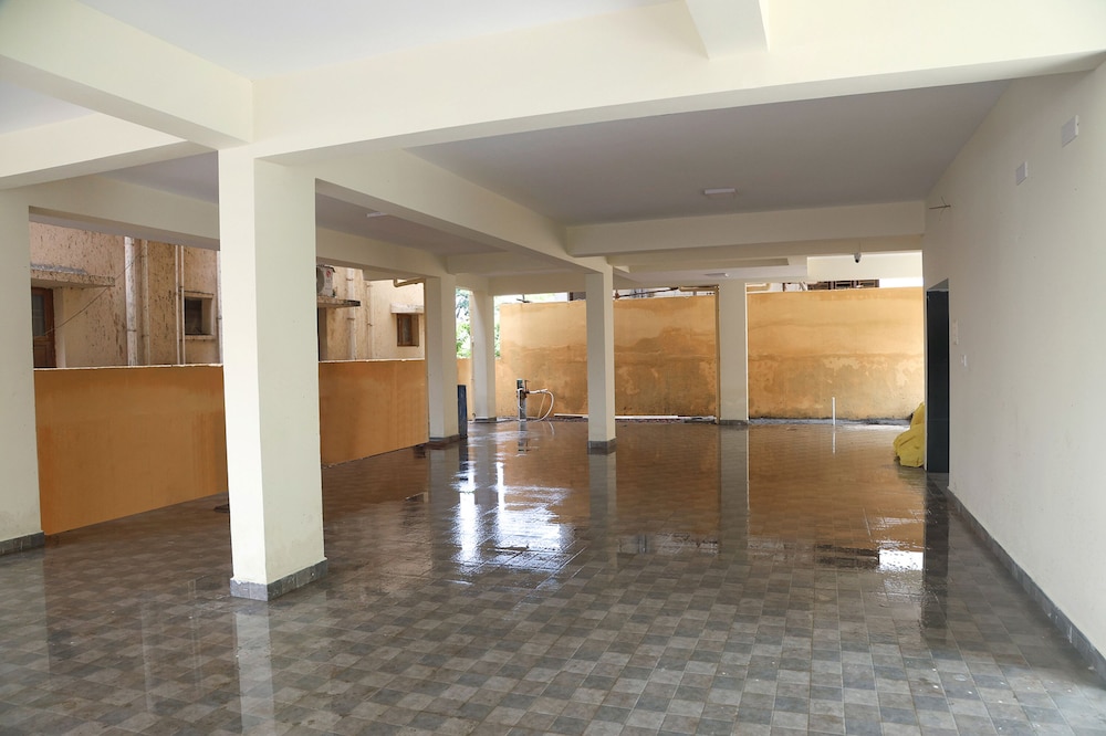 Fabhotel Home Tree Service Apartment Kolathur