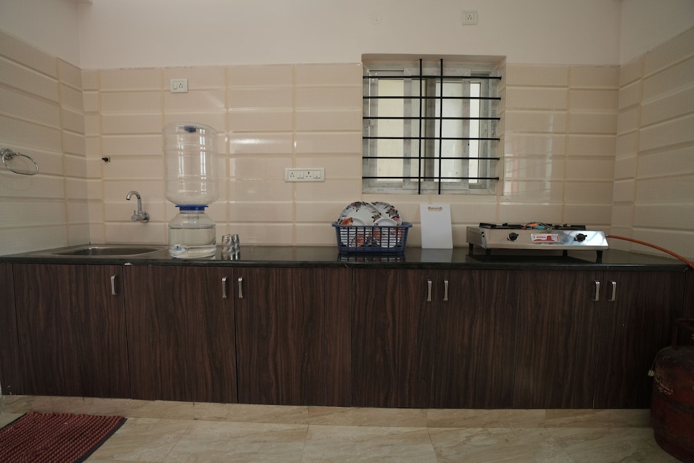Srushti Service Apartment