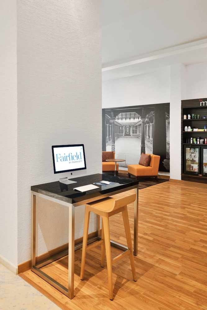 Holiday Inn Express Chennai Mahindra World City