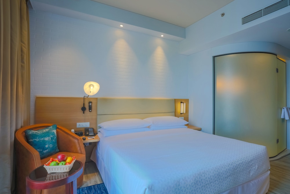 Holiday Inn Express Chennai Mahindra World City