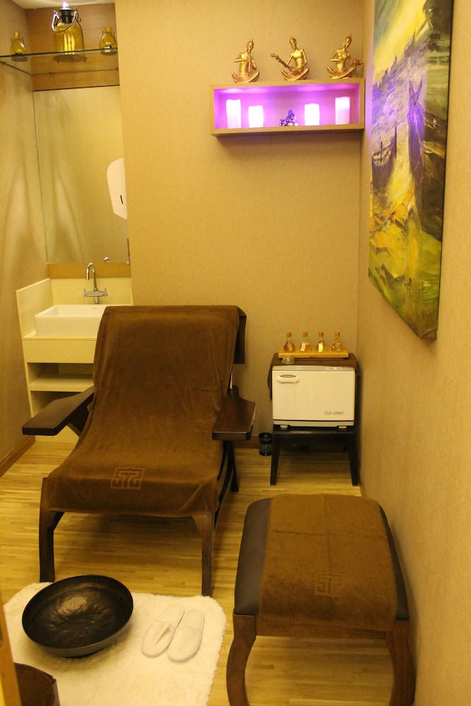 Courtyard by Marriott Kochi Airport