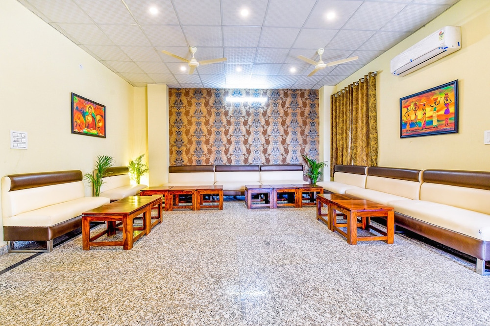 FabHotel Golden Manor Inn