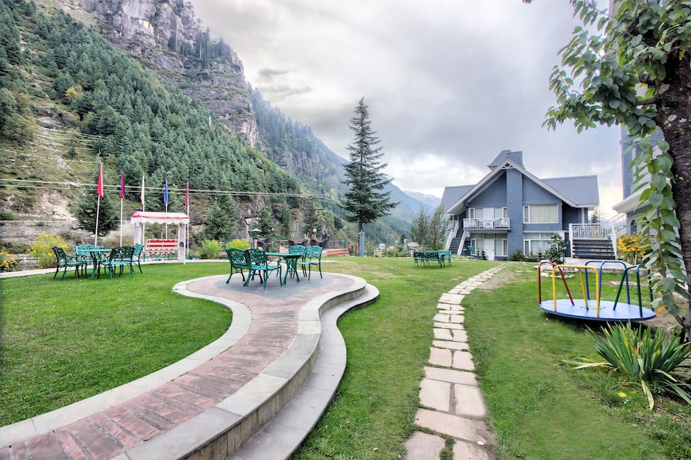 The Highland Park ( A Truly Riverside Resort )