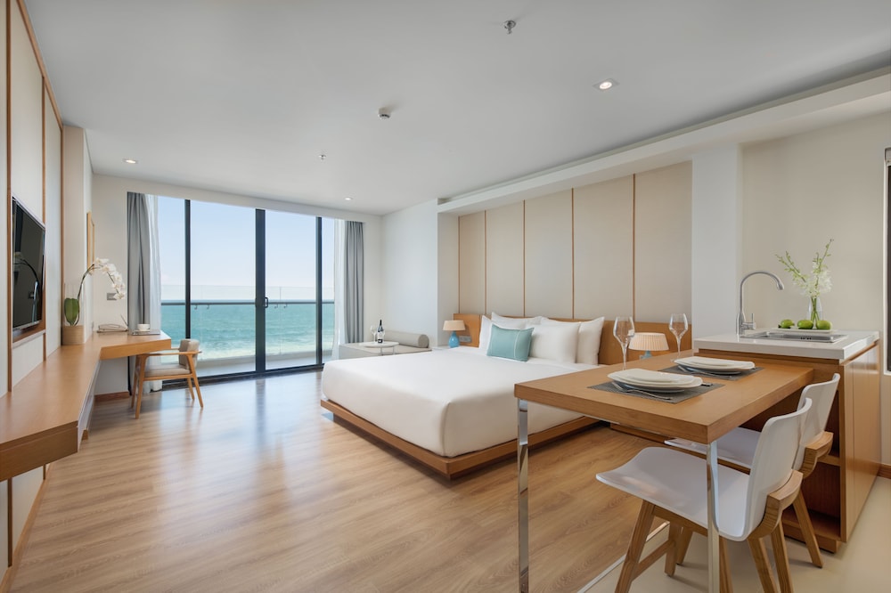 TMS LUXURY Hotel Danang Beach