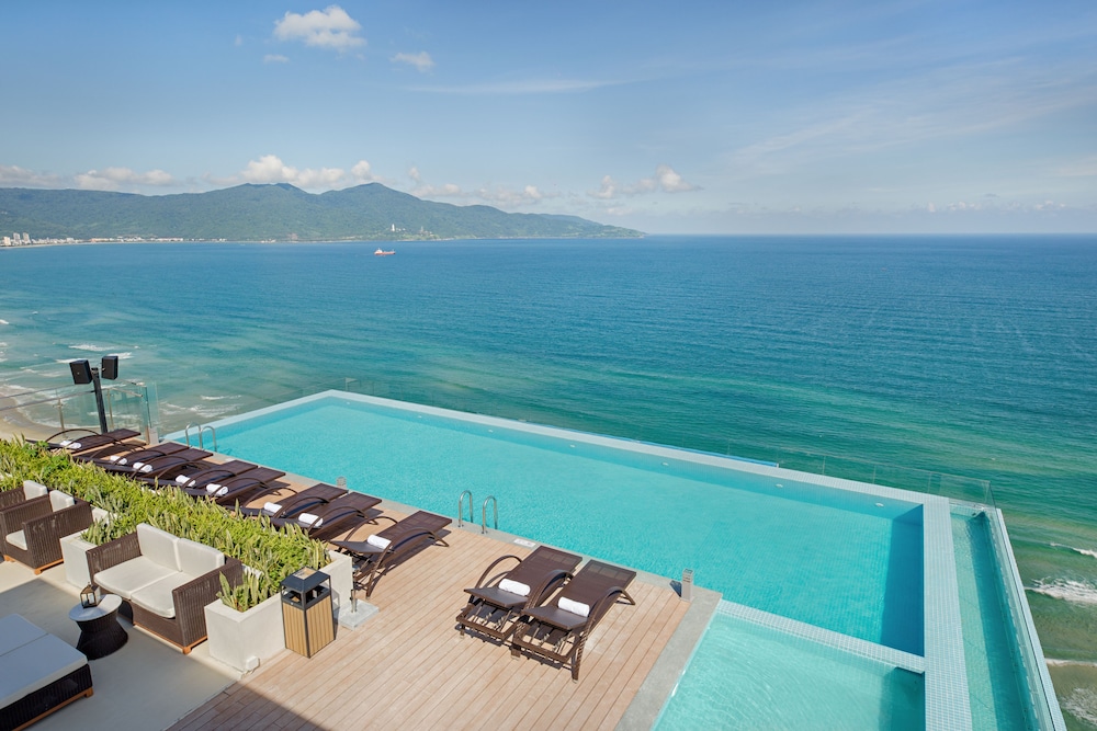 TMS LUXURY Hotel Danang Beach