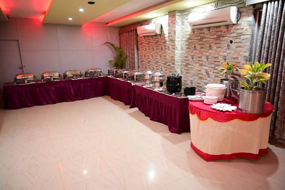 Goroomgo Hotel Coral Suites Puri