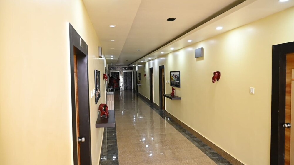 Goroomgo Hotel Coral Suites Puri