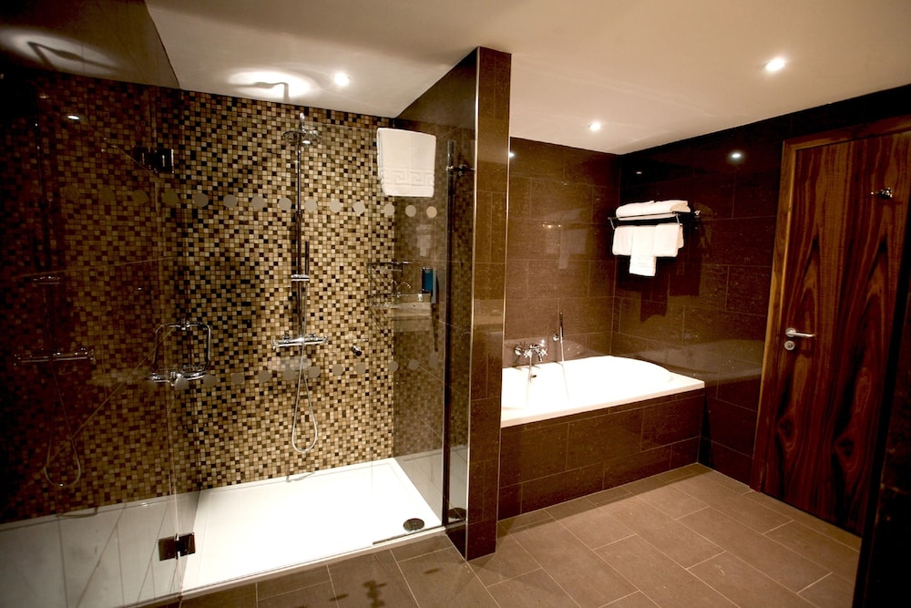 Clayton Hotel Dublin Airport