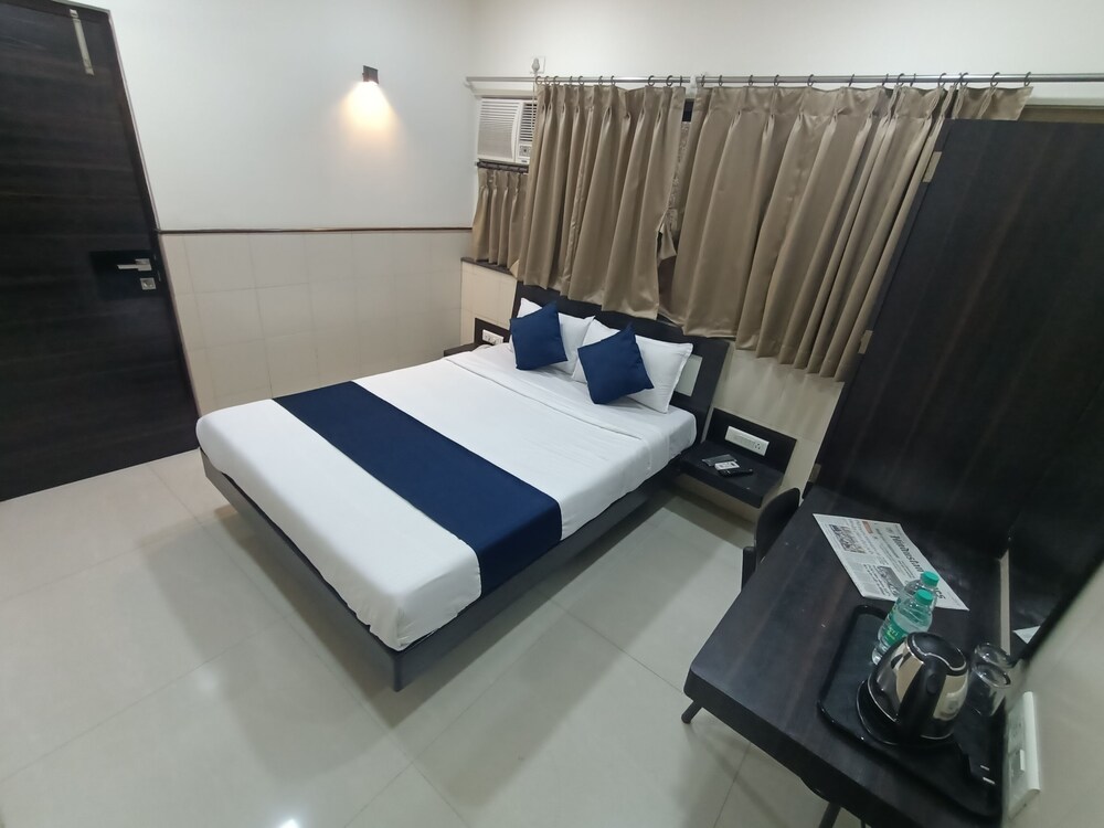HOTEL TRITON