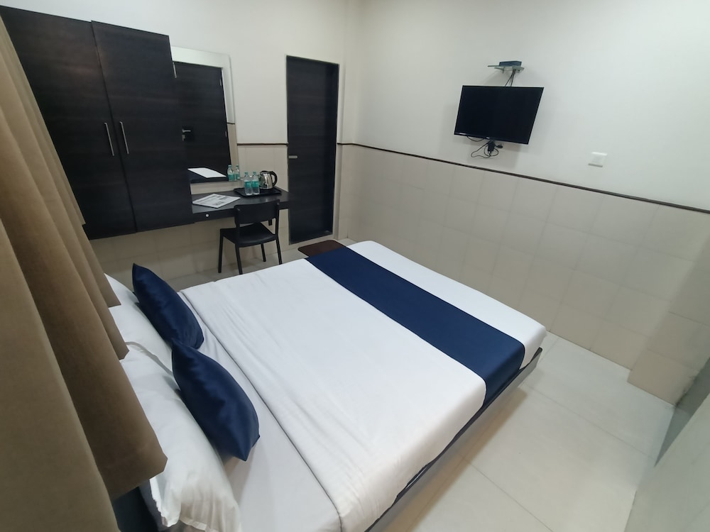 HOTEL TRITON
