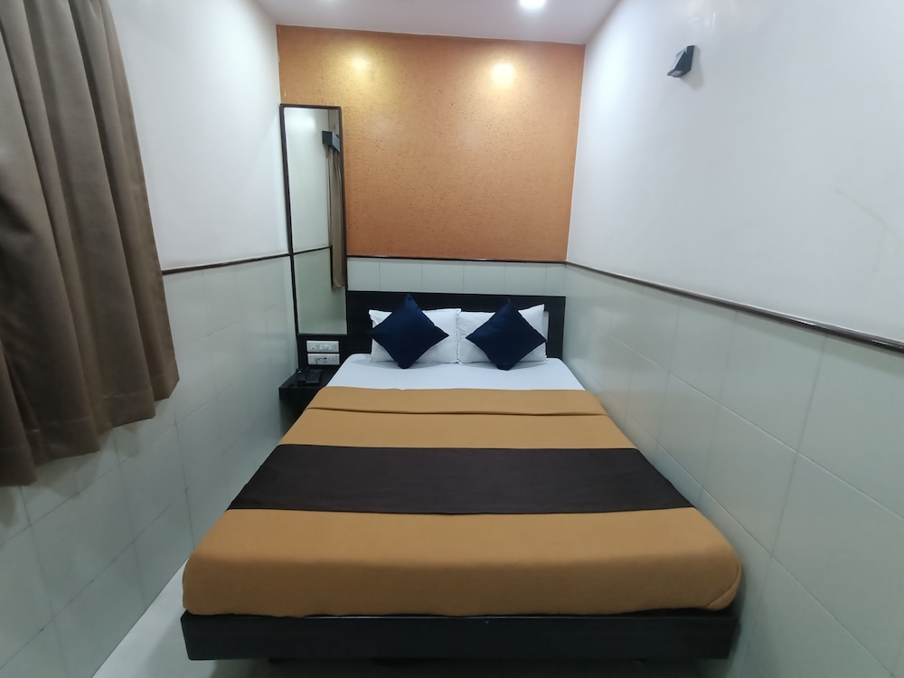 HOTEL TRITON