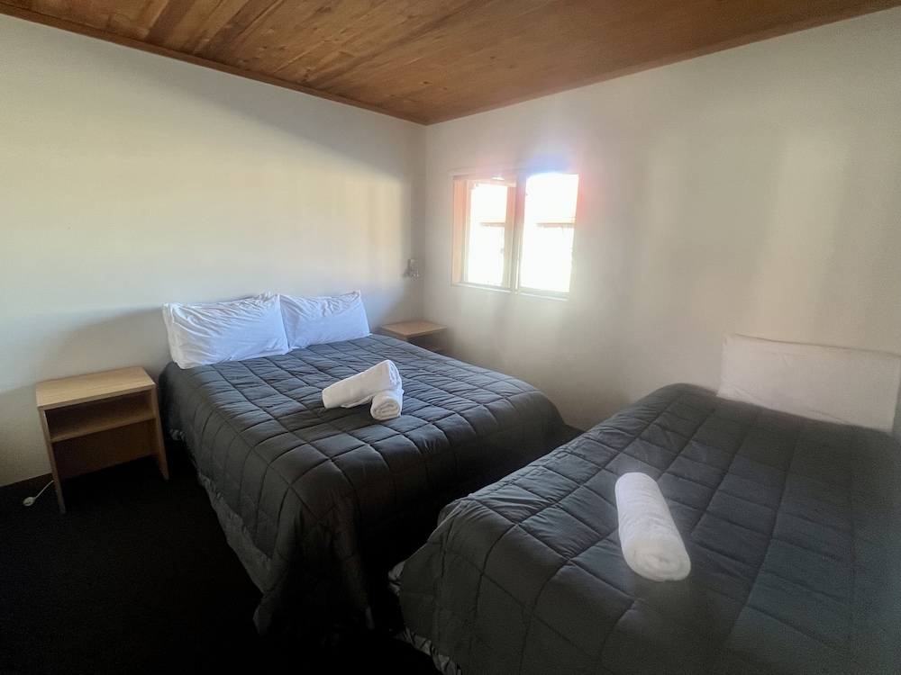 Pinewood Motels