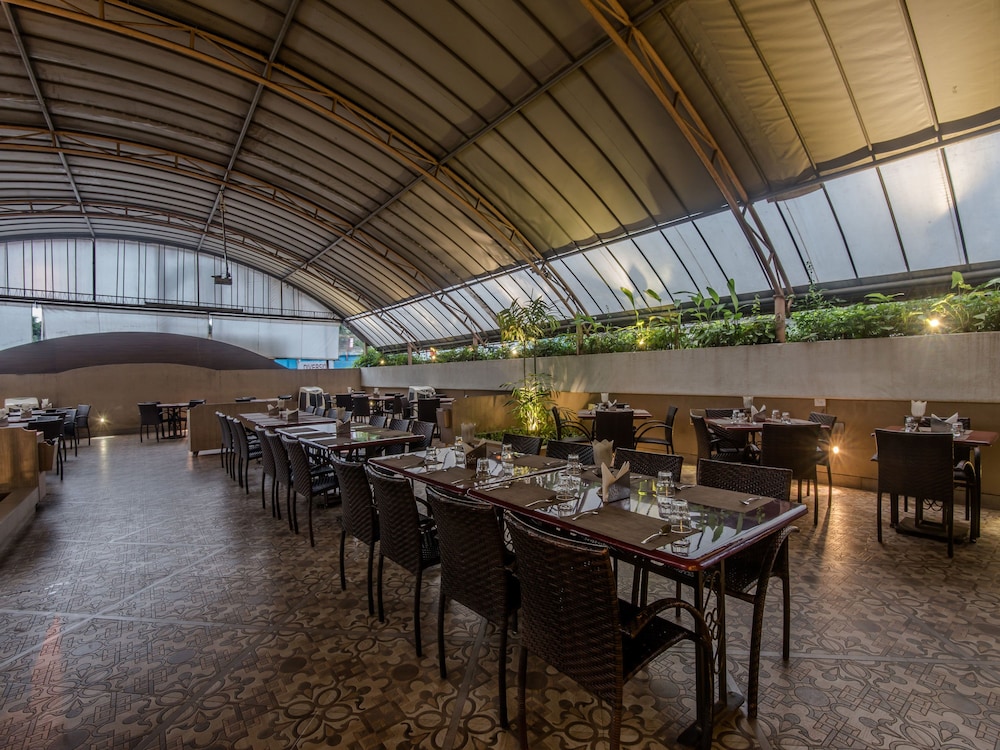 Hotel Maharaja Business Hotel