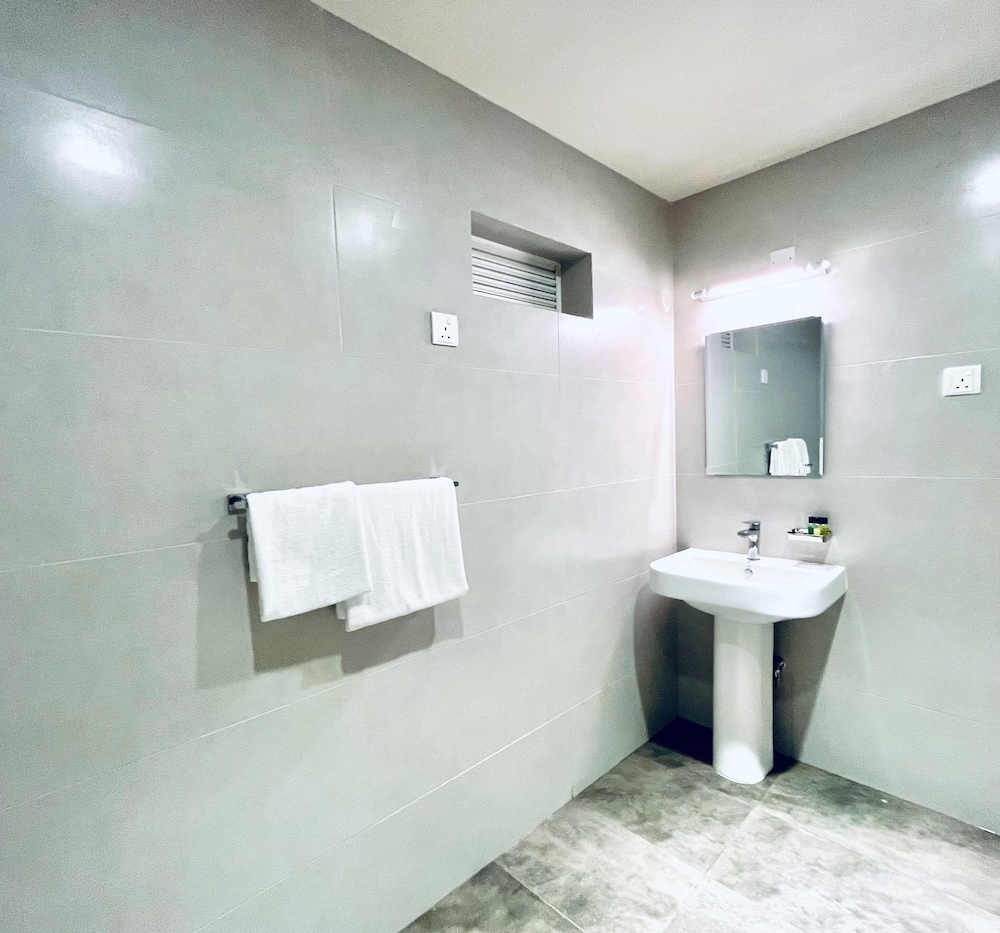 Ceylon Kingsmen Garden Hotel