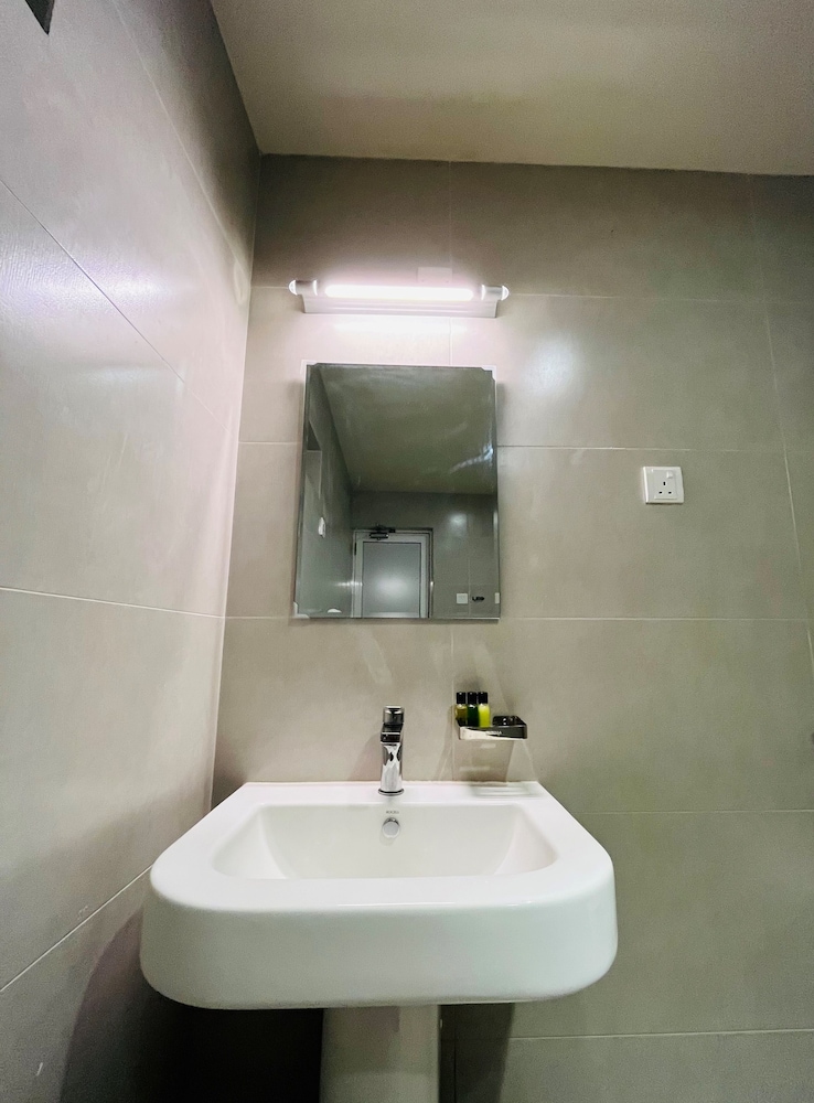 Ceylon Kingsmen Garden Hotel