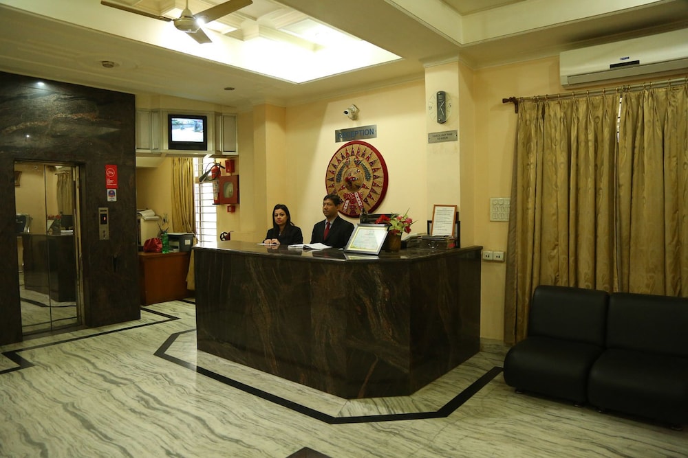 OYO 30189 Hotel Priya Palace