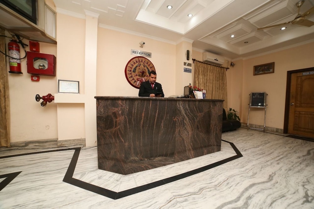 OYO 30189 Hotel Priya Palace