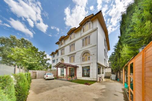 Hotel Rizk Inn - Best Hotel Near Airport in Srinagar