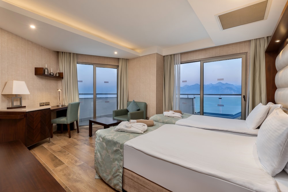 Ramada Plaza by Wyndham Antalya