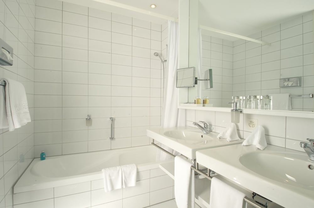 HERMITAGE Lake Lucerne - Beach Club & Lifestyle Hotel