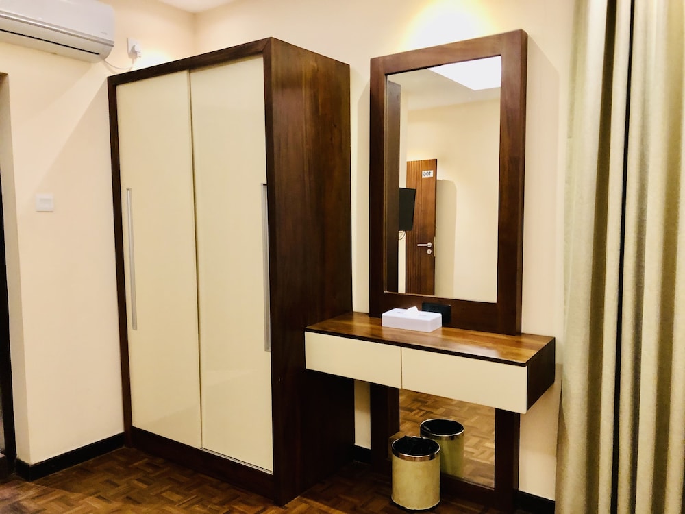 Tropic Inn - Mount Lavinia