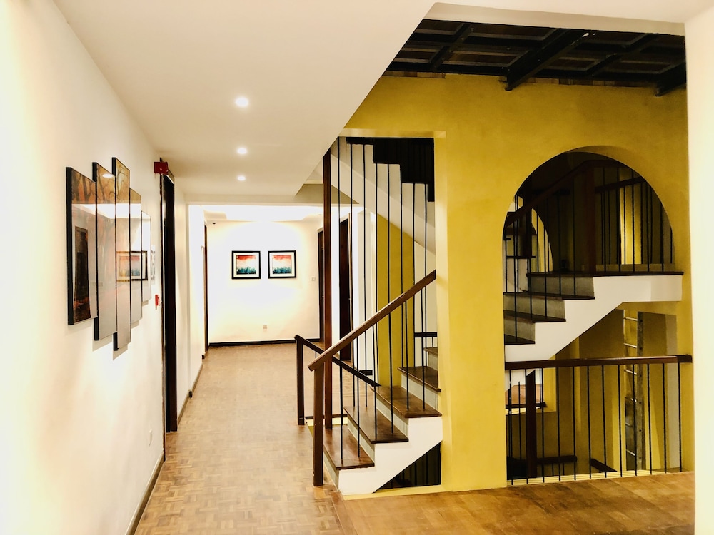 Tropic Inn - Mount Lavinia